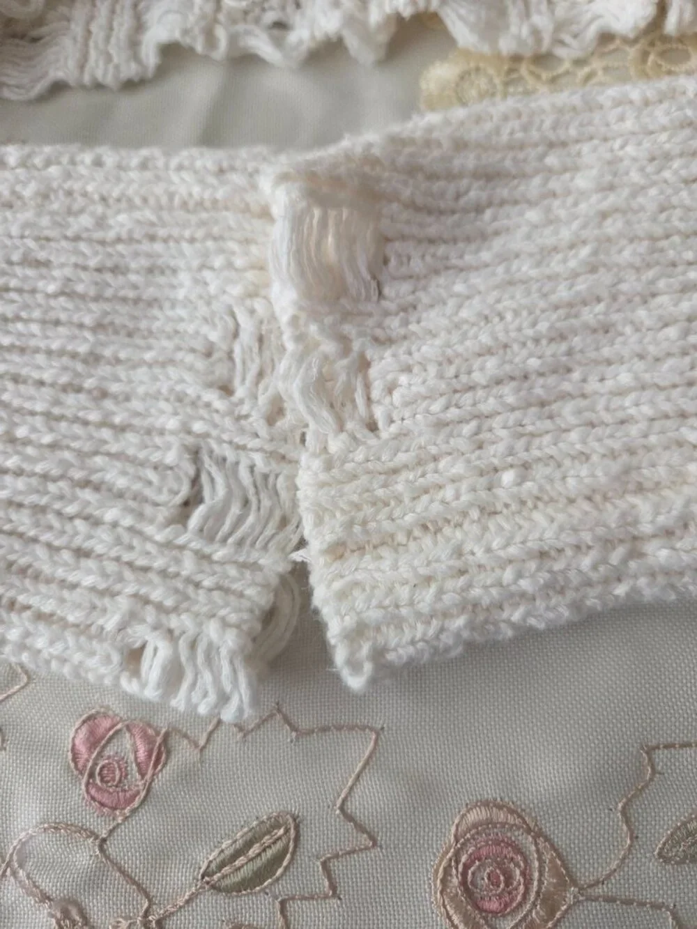 Moon and Madison White Cropped Zip Up Sweater - Picture 3 of 11